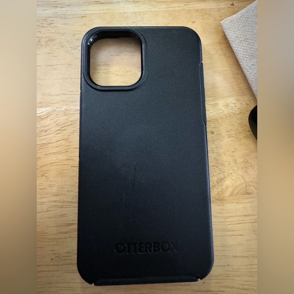 iPhone 12 Otterbox symmetry series